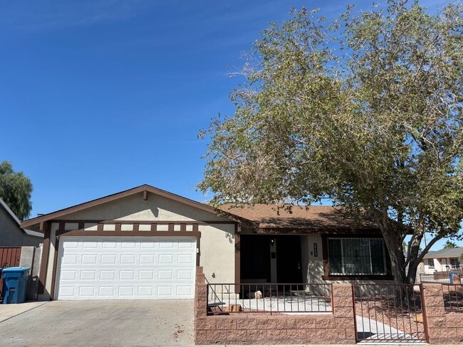 Building Photo - Charming Single-Story 4 Bed 2 Bath Rental
