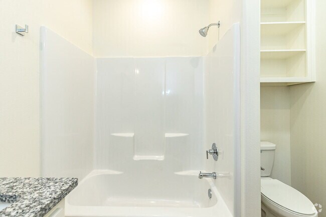 Building Photo - Like New/Convenient to All Institutions of... Rental