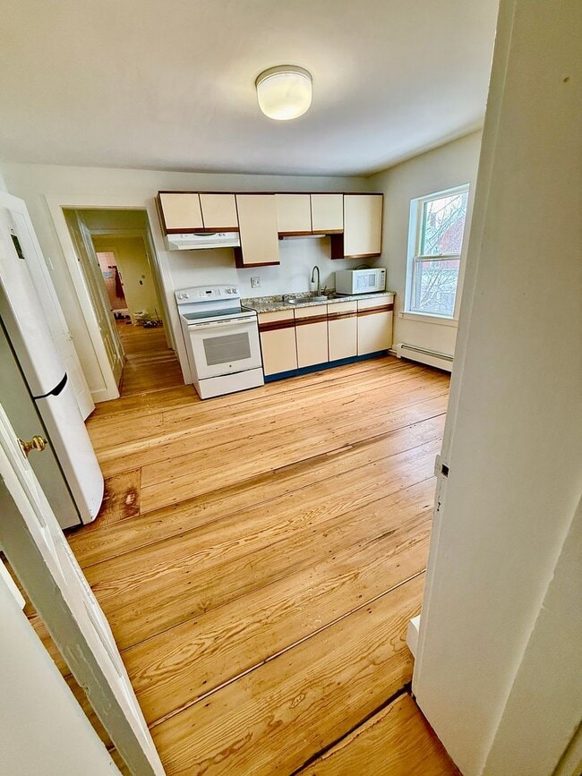 Building Photo - 14-16 Lincoln St Unit Apt. 16A-2