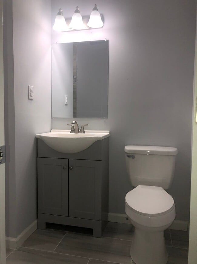 Building Photo - Updated Brick Ranch Conveniently Located