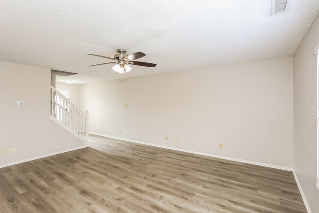 Photo - 8840 Hosta Way