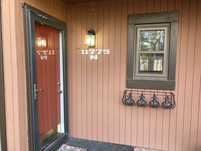 Building Photo - 11775 N Briar Patch Dr Unit Briarwood Hearth Rental