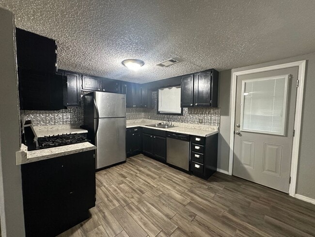 Photo - Welcome to this charming 3-bedroom, 1-bathroom home located in the heart of Russellville, AR.