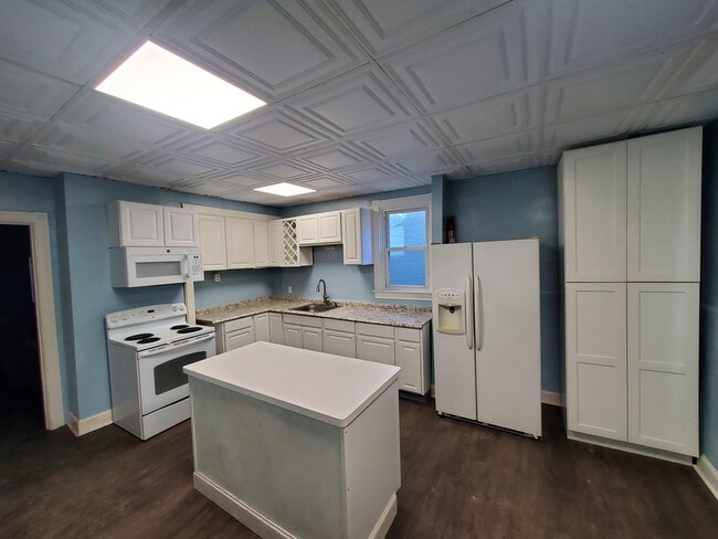 Photo - 548 Railroad St