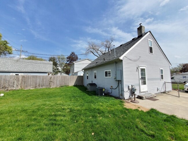 Photo - 1251 Kalama Ave