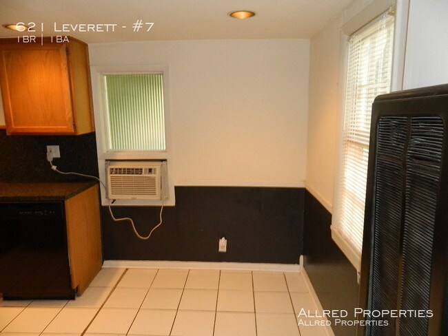 Photo - 621 N Leverett Ave Unidad #7