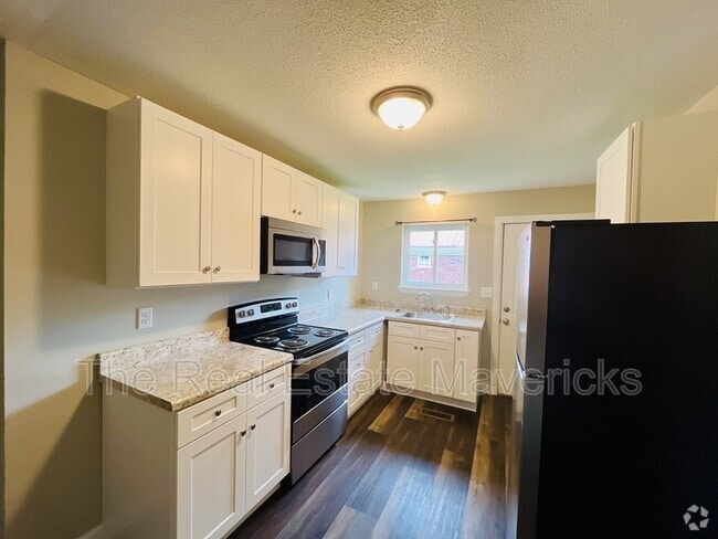 Building Photo - 277 Pine Ave Rental