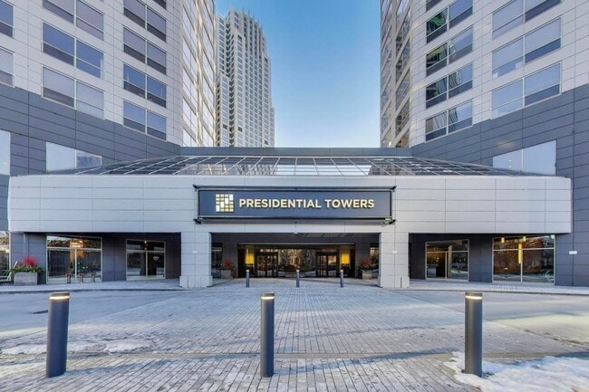 Building Photo - 555 W Madison St Unit 3502