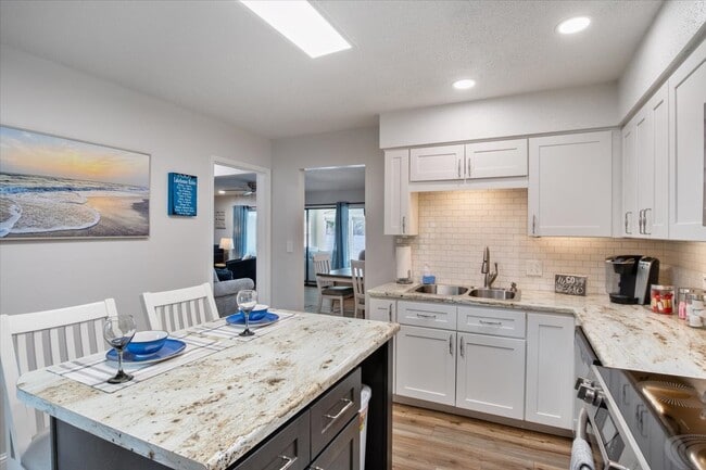 Photo - 5877 Baydy Peak Rd