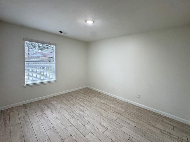 Photo - 918 Bolton Ct