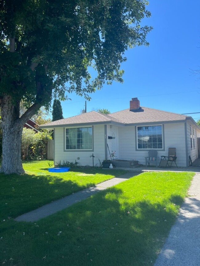 Building Photo - Cute 3 bed 1 3/4 bath home for Rent in Ephrata