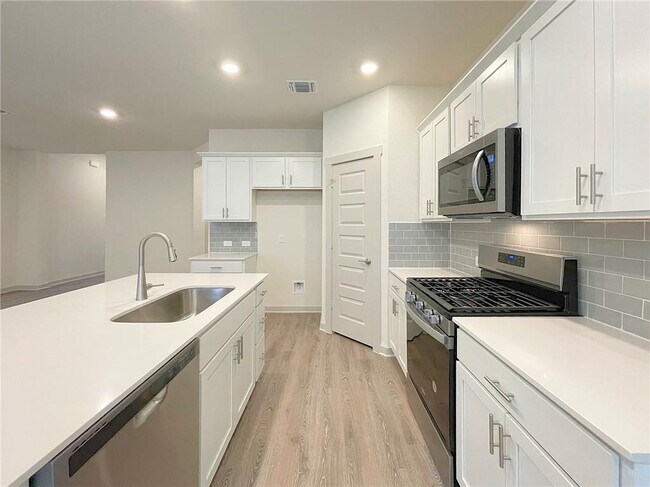 Photo - 10501 Defender Trl