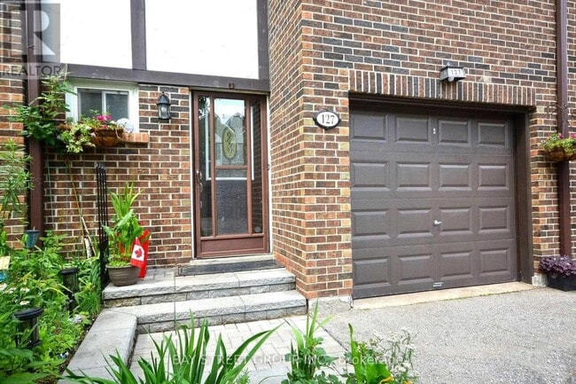 Photo - 2120 Rathburn Rd E