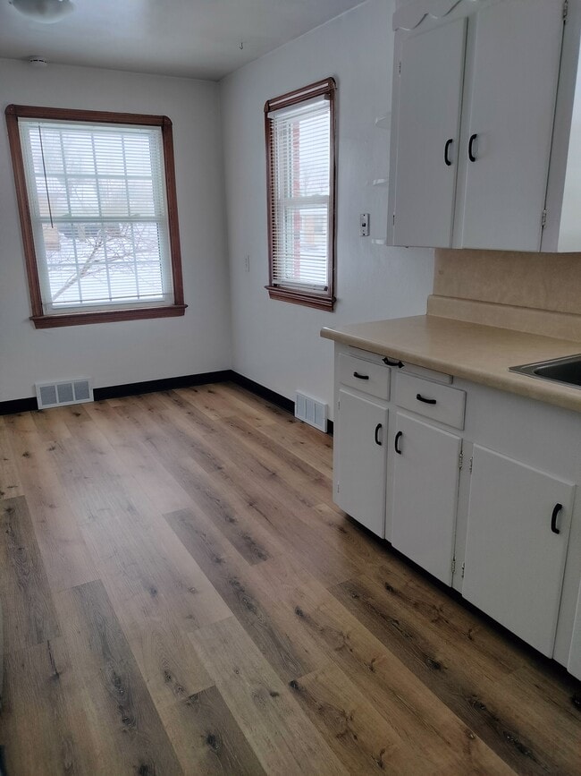 Photo - 8306 Essen Ave Unidad 1 (Lower)