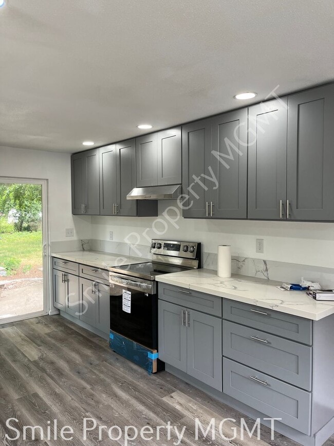 Building Photo - 3-bedroom One Level Single House in SE Por...