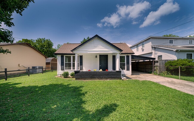 Photo - 212 McArthur Dr