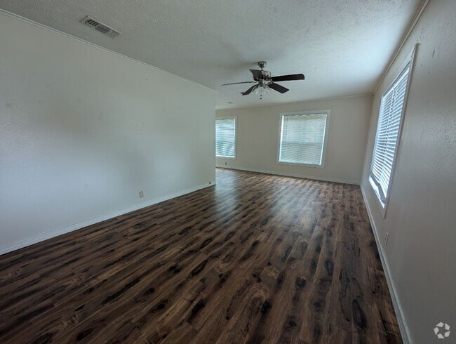 Building Photo - Available Now! 2 Bedroom on Arkansas Rental