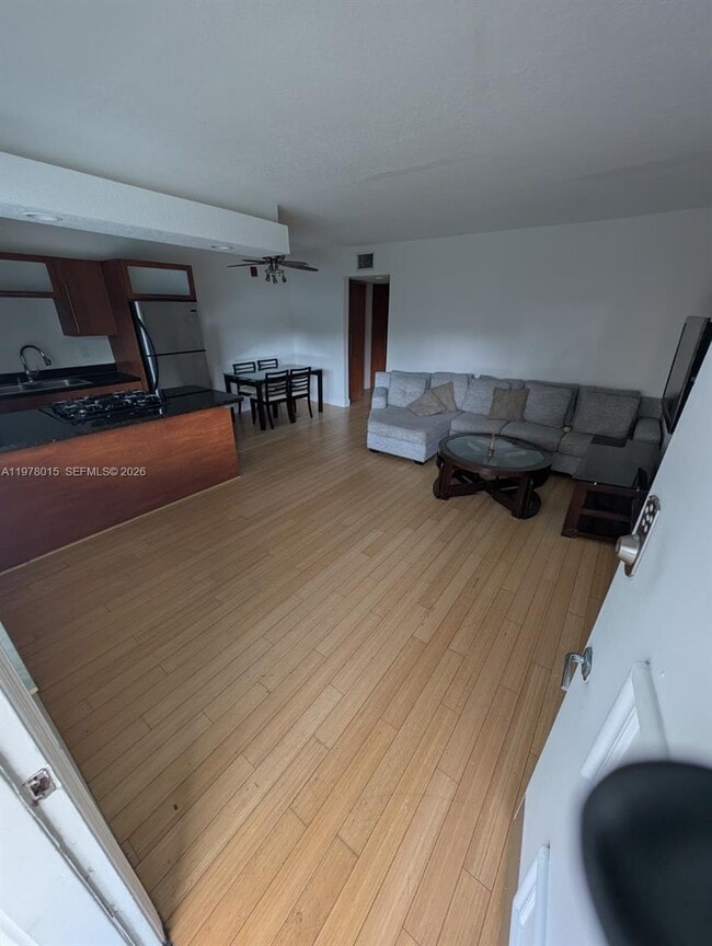 Building Photo - 10101 W Bay Harbor Dr Unit 9