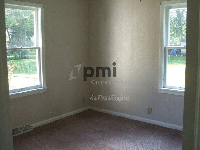 Photo - 1874 W Cushing St