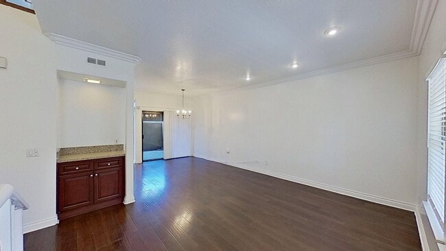 Photo - 307 E Chapman Ave