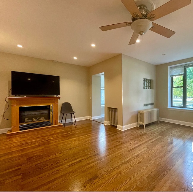 2545 W Logan Blvd Unit 1W