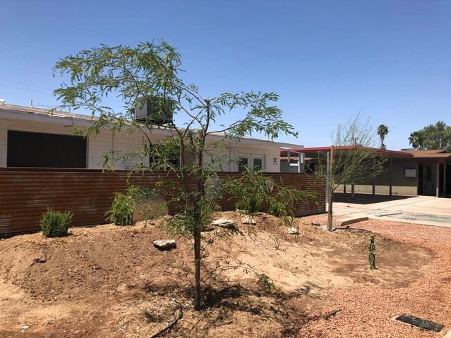 Building Photo - 2106 S Granada Dr Unit Apt 3