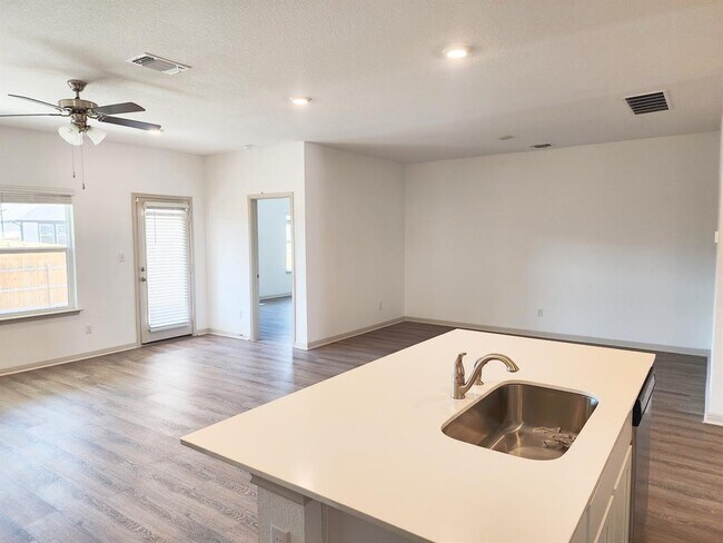 Photo - 215 Sweetwater Crk Ln