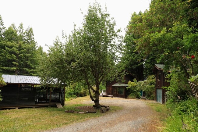 Building Photo - Unique Cabin in the Forest