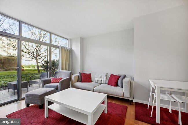 Photo - 475 K St NW Unidad 328