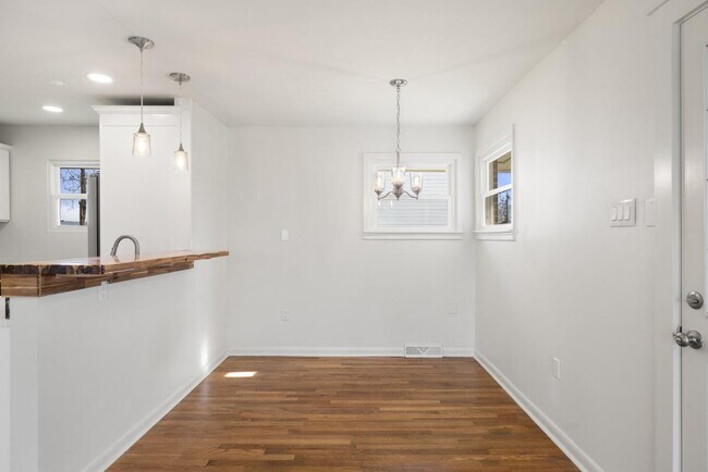 Photo - 389 Thompson St