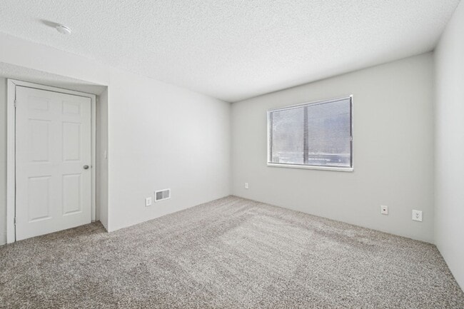 Photo - Fox Grove Apartments