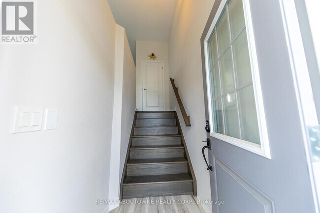 Photo - 15 Barley Ln