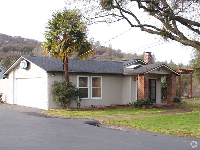 Building Photo - 1240 Los Robles Rd Rental