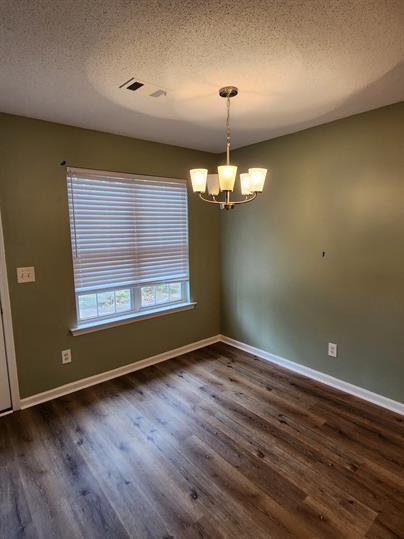 Building Photo - Newly renovated home close to RAFB