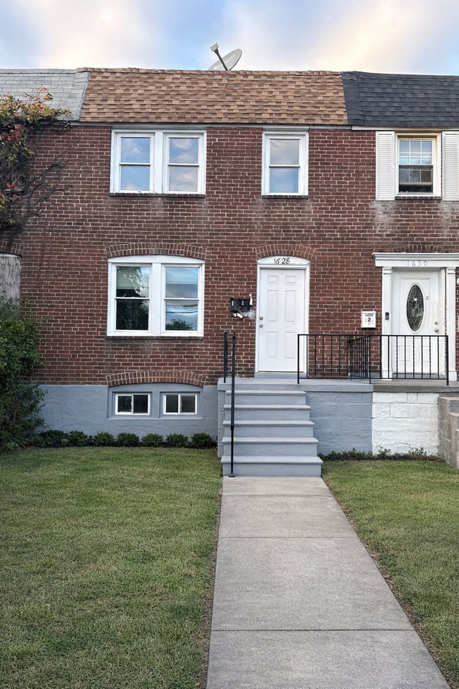 Building Photo - 1628 Plum St Unit Apt B (NB)