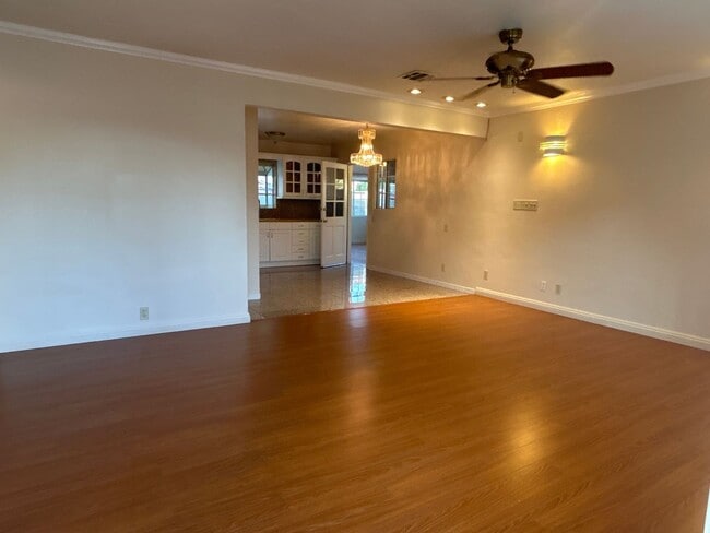 7549 3/4 Garvalia Ave.