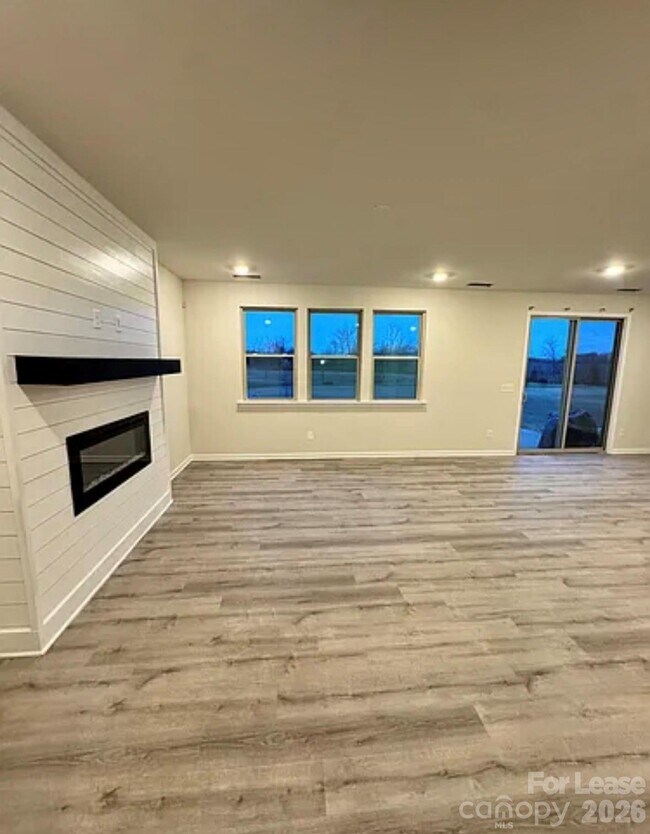 Photo - 1011 Maylen Trce