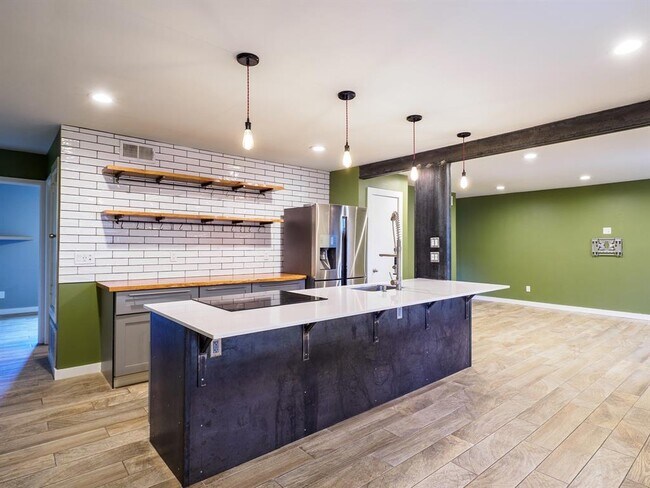 Photo - 2302 East Side Dr Unidad 28
