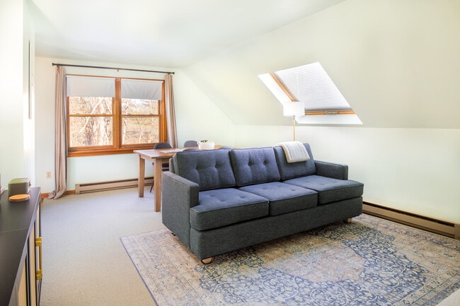 Building Photo - 65 Whately Rd Unit B