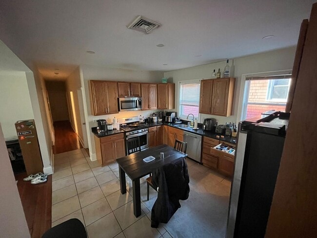 Photo - Large 4 Bedroom Available 09/01/26