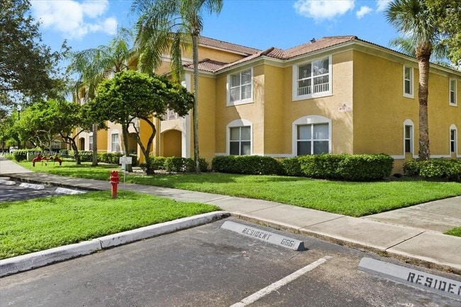 Building Photo - 5520 NW 61st St Unit 213