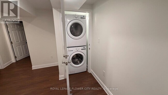 Photo - 54 Pembrook St