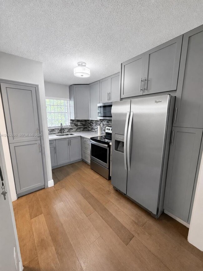 Building Photo - 1635 W 44th Pl Unit 311
