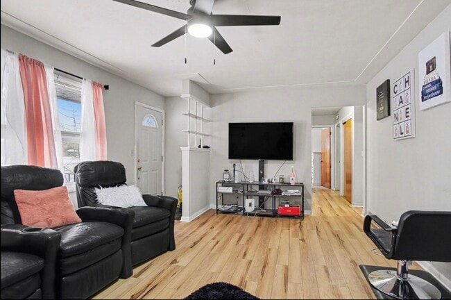Photo - 1759 Cambridge Dr SE