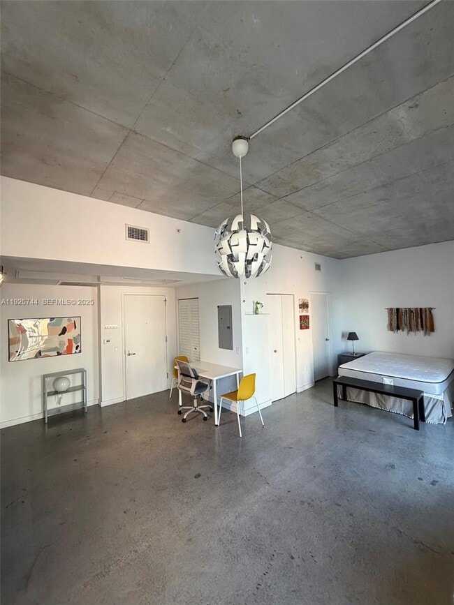 Photo - 151 SE 1st St Unidad 1004