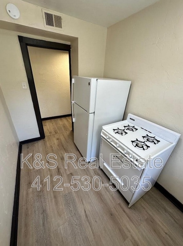 Photo - 144-144 W 9th Ave Unit 1