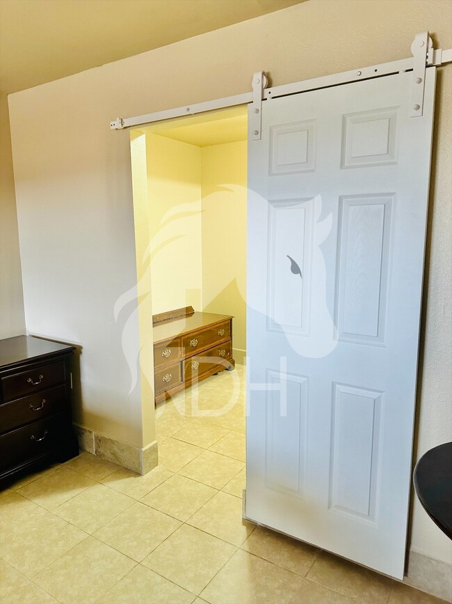 "Discover Cozy Living: Charming Studio Oasis in Woodward!"