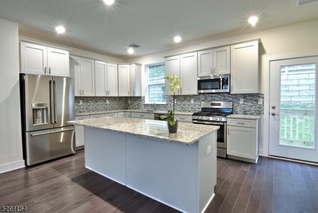 Photo - 702 Parkview Ln
