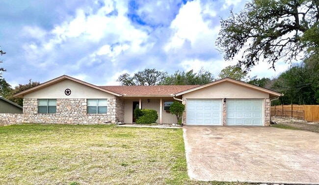 Building Photo - Comfortable 3/2 Home