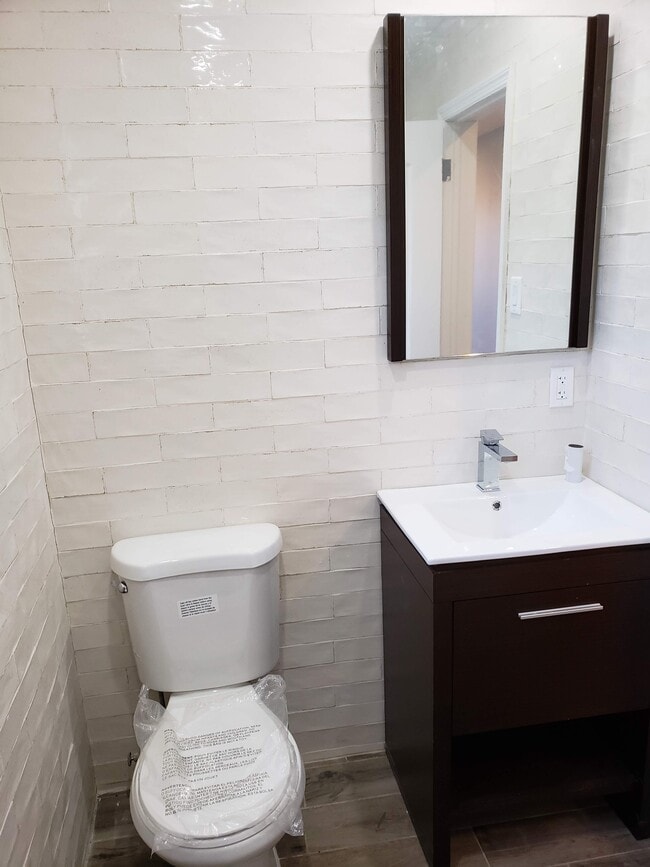 Photo - 761 E 101st St Unidad #1